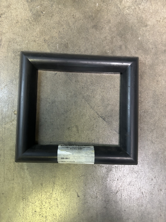 SEAL OUTLET, BLACK (690-0847)