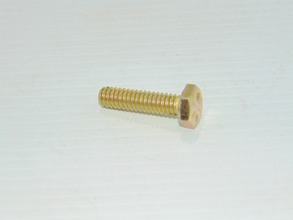 CAPSCREW (QUB02103)
